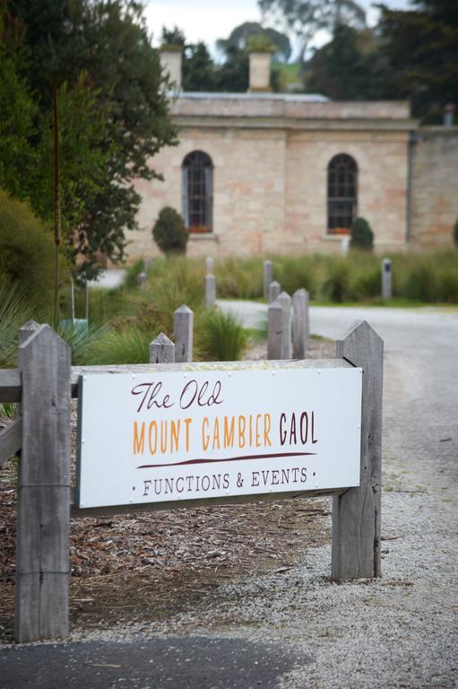 The Old Mount Gambier Gaol Hotel Exterior photo
