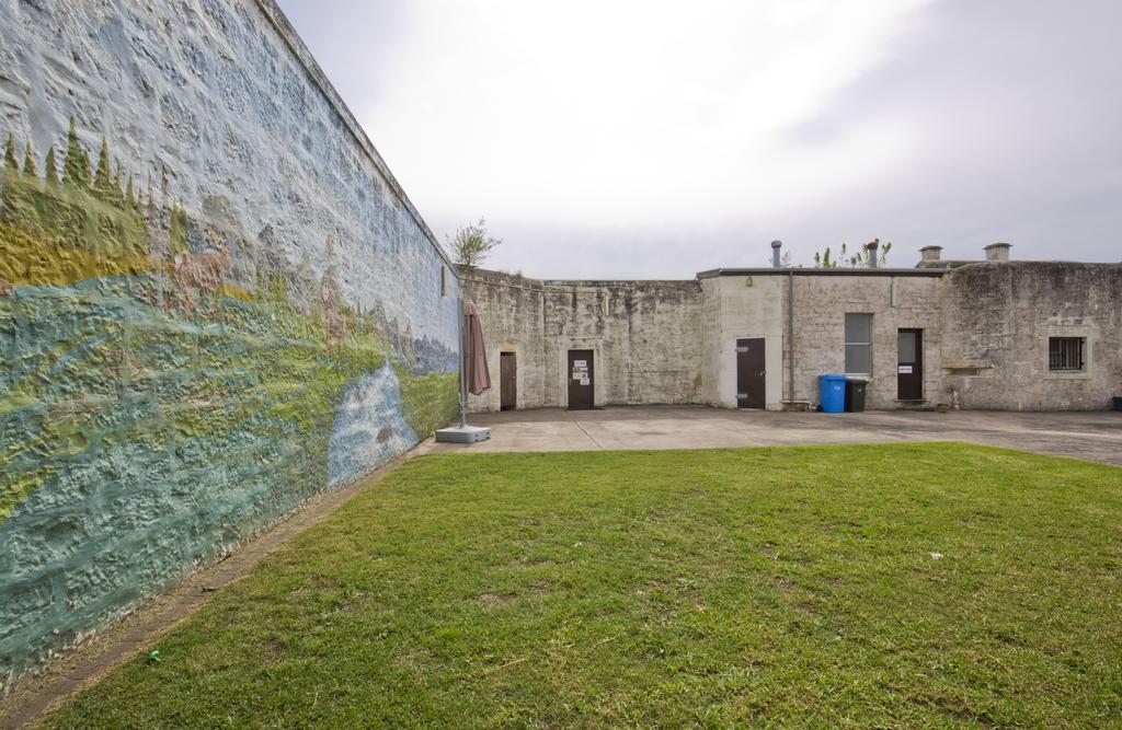 The Old Mount Gambier Gaol Hotel Exterior photo