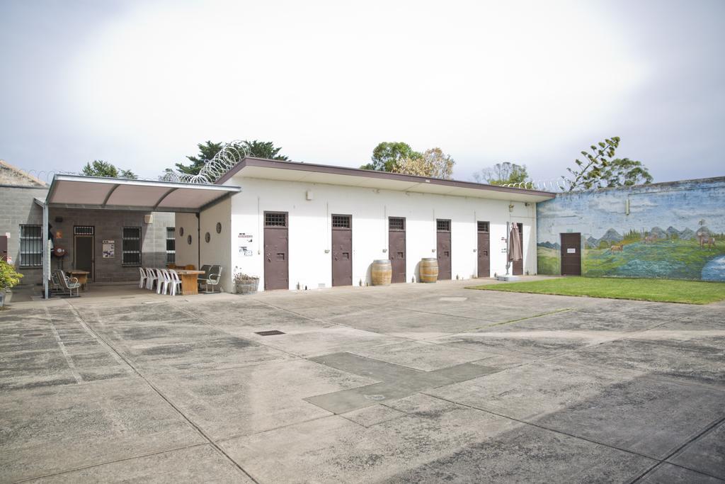 The Old Mount Gambier Gaol Hotel Exterior photo
